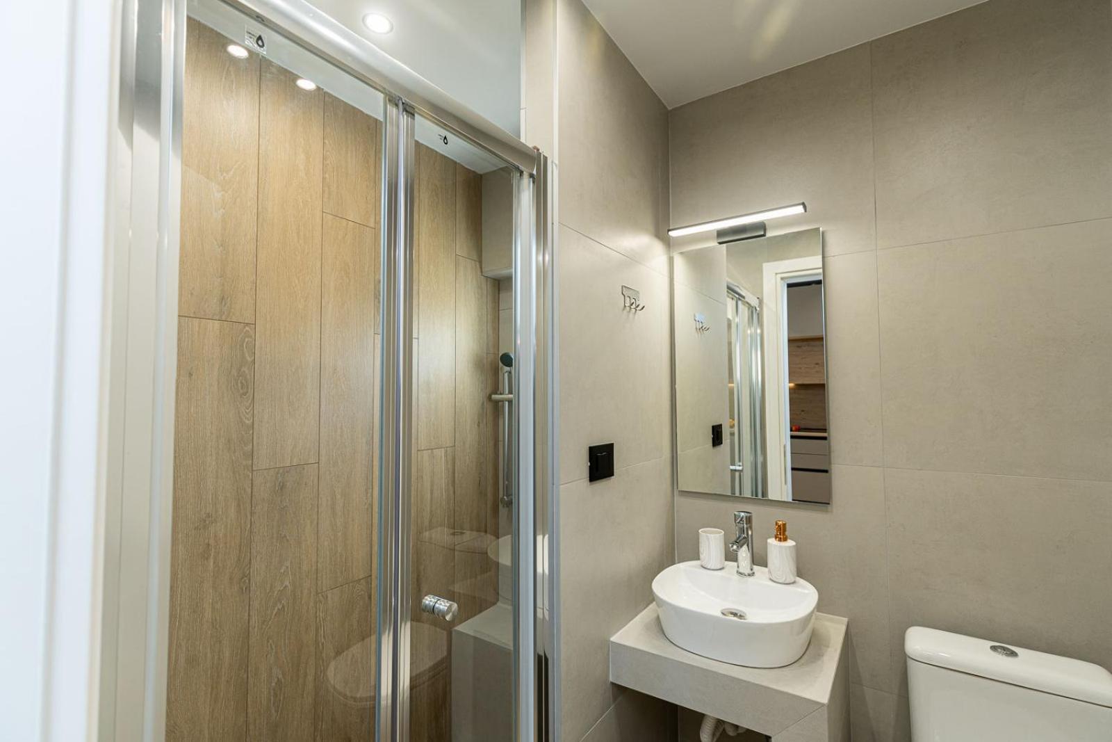 Apartment Modern 3 Bedroom Luxury *