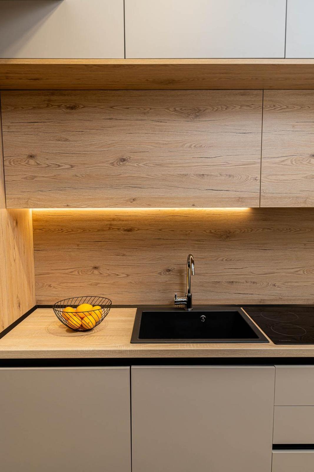 Modern 3 Bedroom Luxury Apartment *